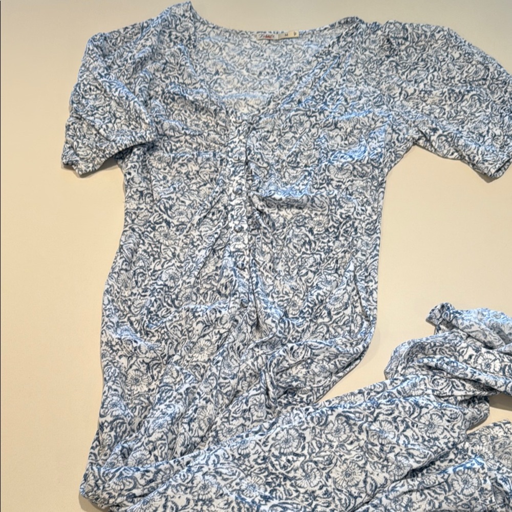 Faherty M Blue and White Patterned Dress new without tags